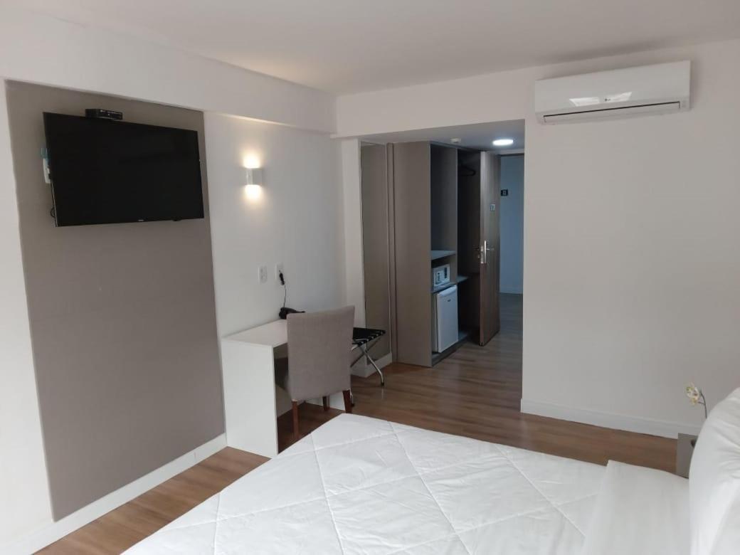 Ath - Americas Townhouse Hotel